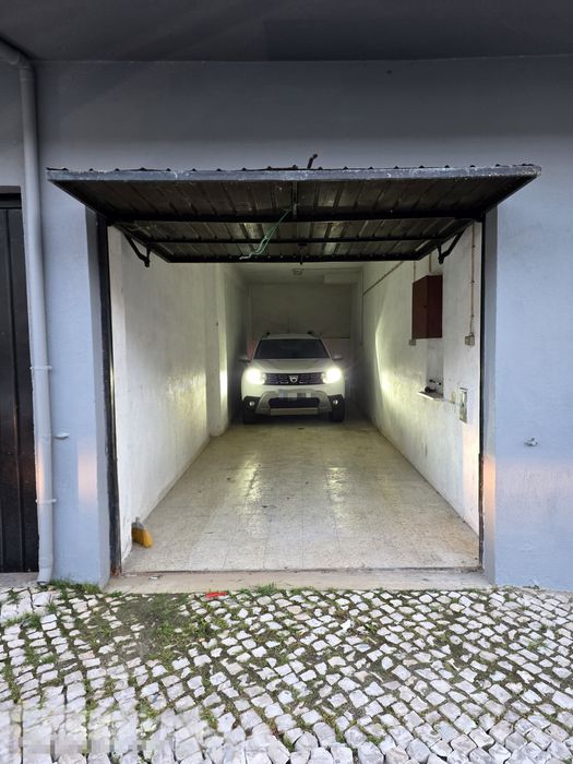 Alugo garagem para dois carros