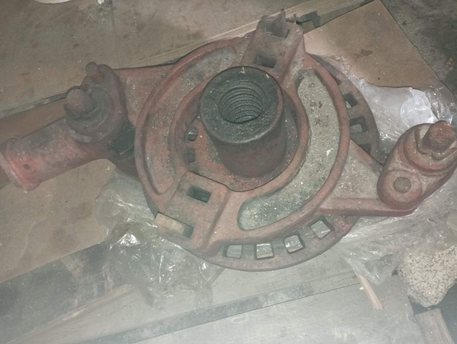 Prensa antiga com fuso