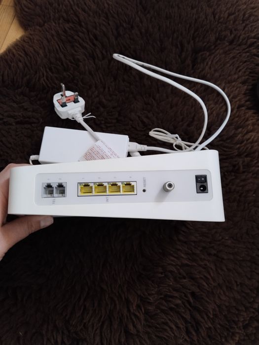 Zestaw trzech routerów używanych z UK