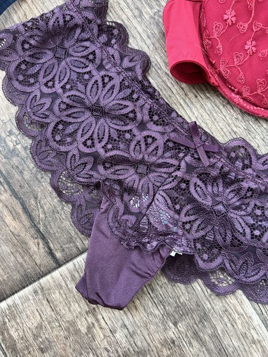 Трусики бюстгальтери комплект