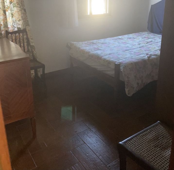 Cabeceiras antigas, camas, mobilia, armários e outros