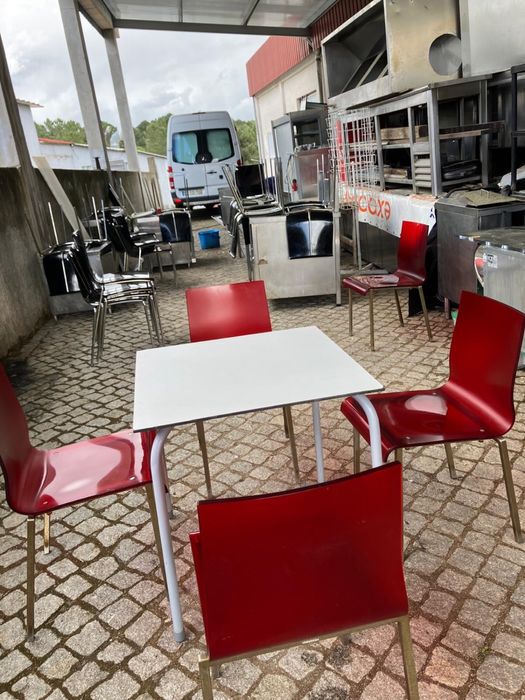 Conjunto 5 cadeira e 1 mesa