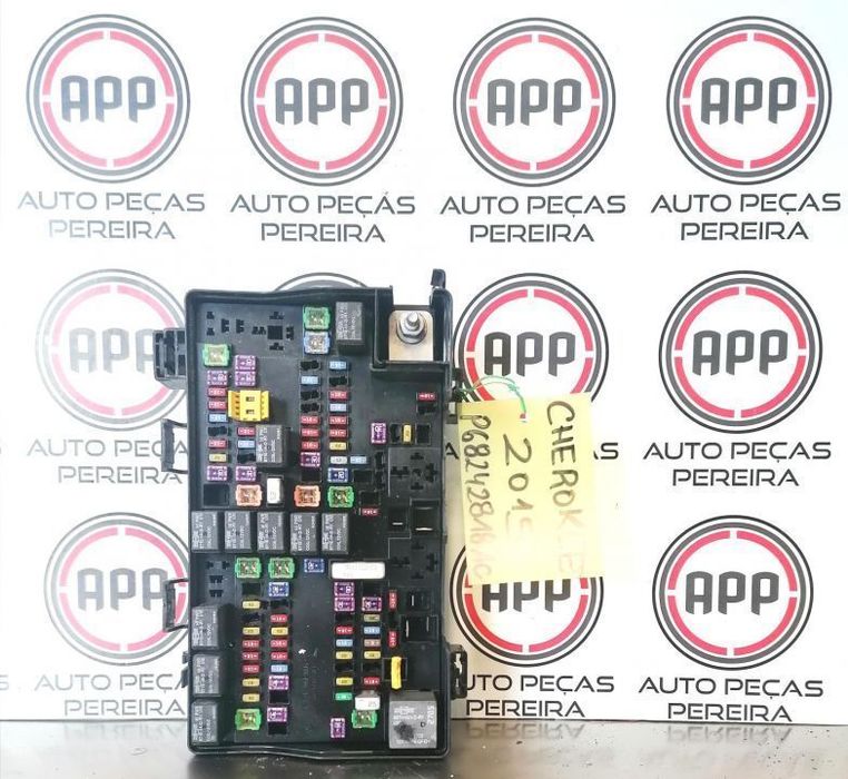 Placa módulo relés fusíveis Cherokee 2015 referência P68242818AC.