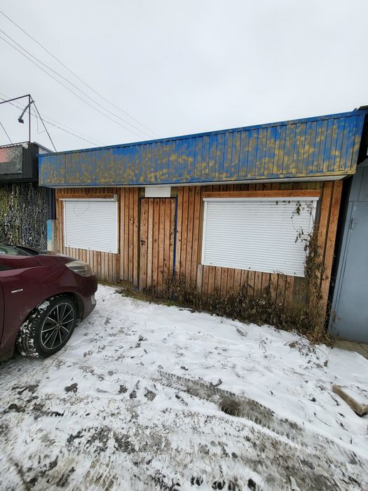 Фасадне приміщення з великим пішохідним та автомобільним трафіком!