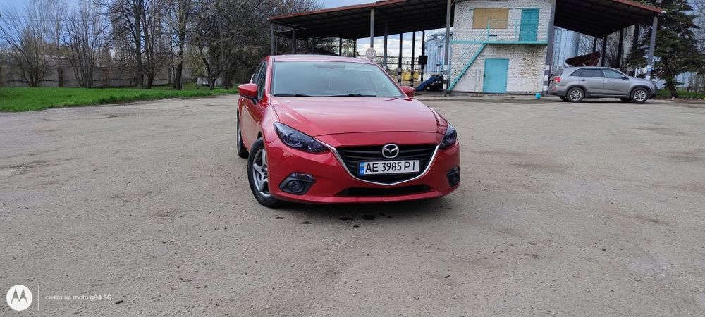 Mazda 3 2014 года 2.0 очень хорошее состояние.