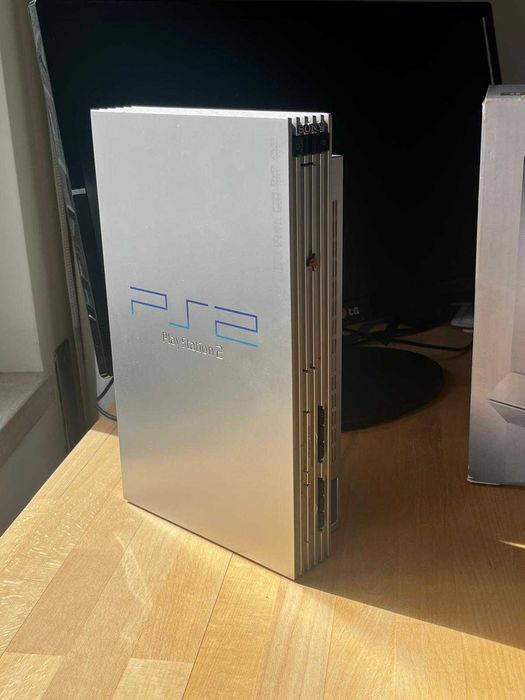 Playstation 2 - Satin Silver - 2 Comandos