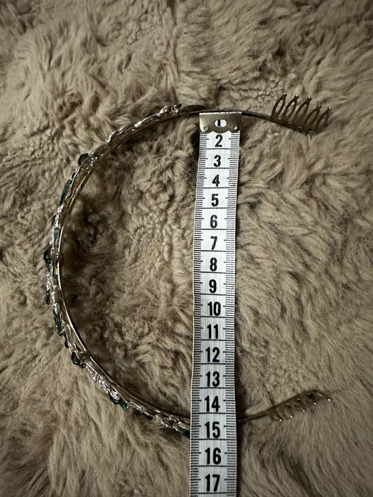 Тіара діадема з зеленими камінцями