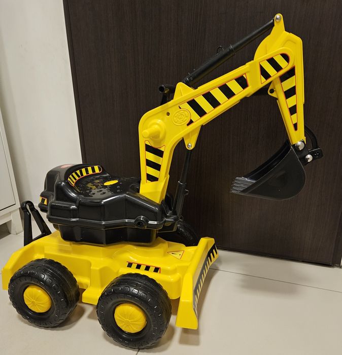 Duża koparka jeździk