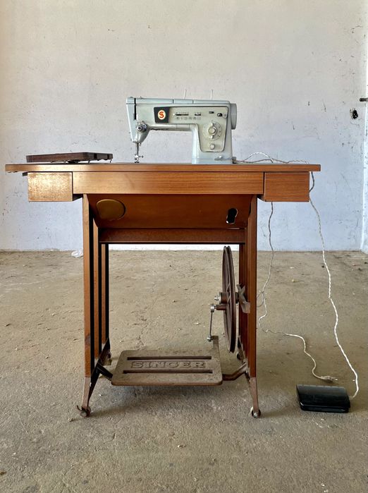 Vintage Máquina de Costura Singer 478 Original com Móvel Singer
