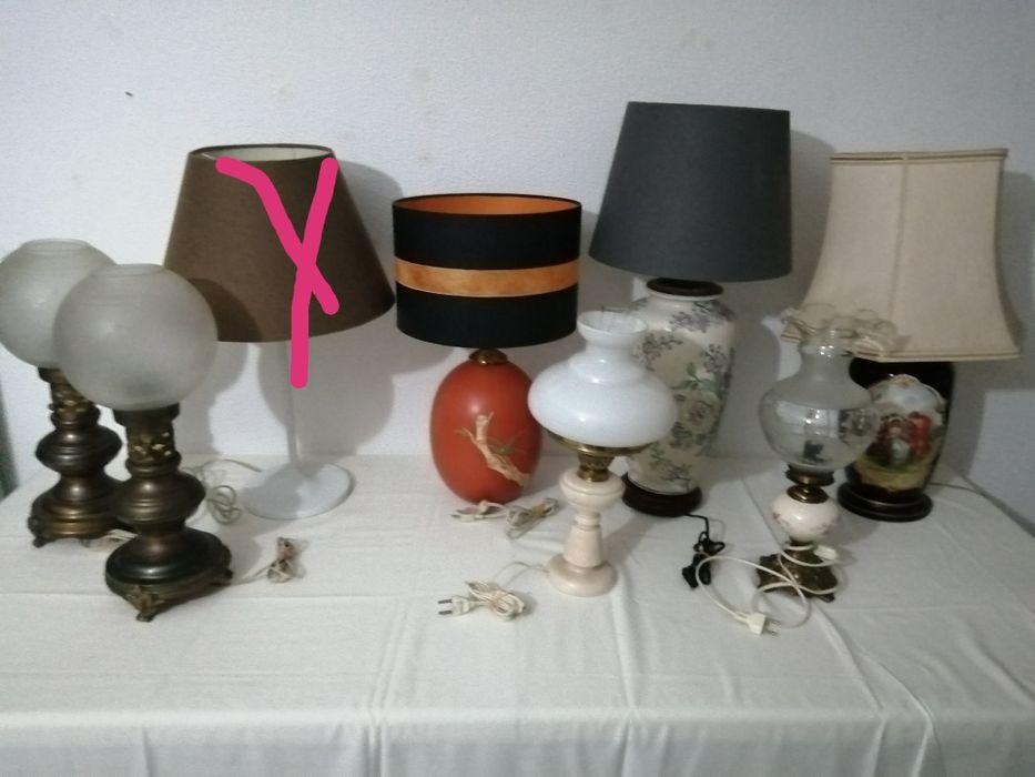 Candeeiros antigos em loiça, metal e outros