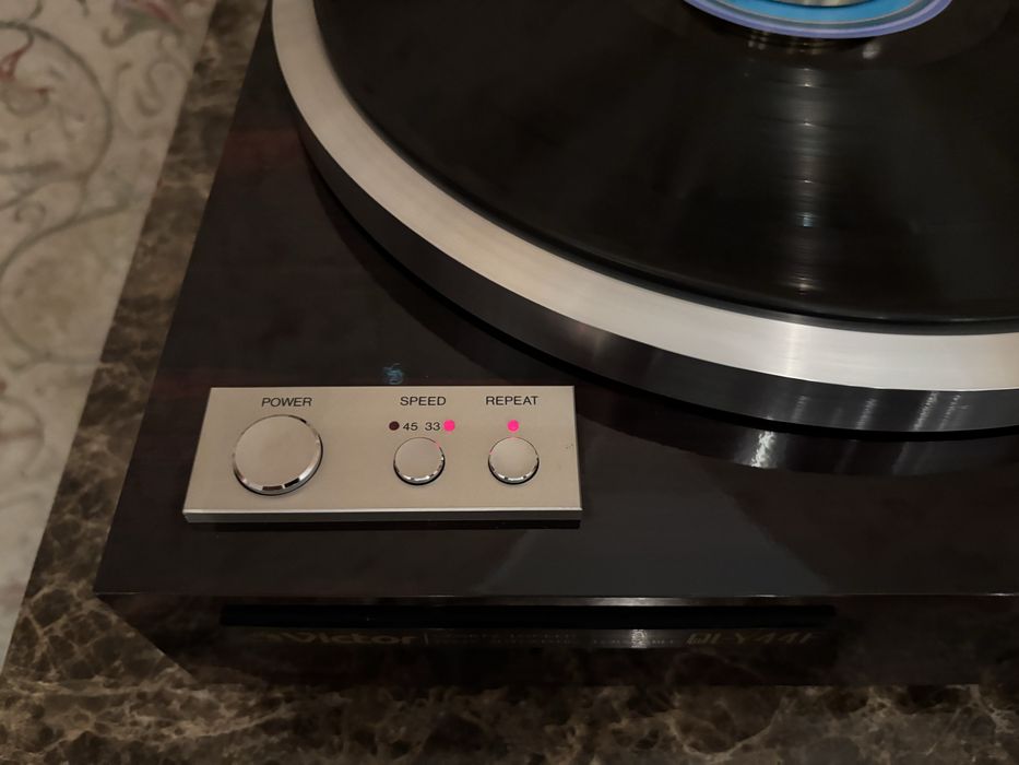 Програвач вінілу VictorQLY44