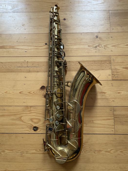 Saxofone Tenor Musica Steyr 702/F-DSIB C/Fá# e estojo