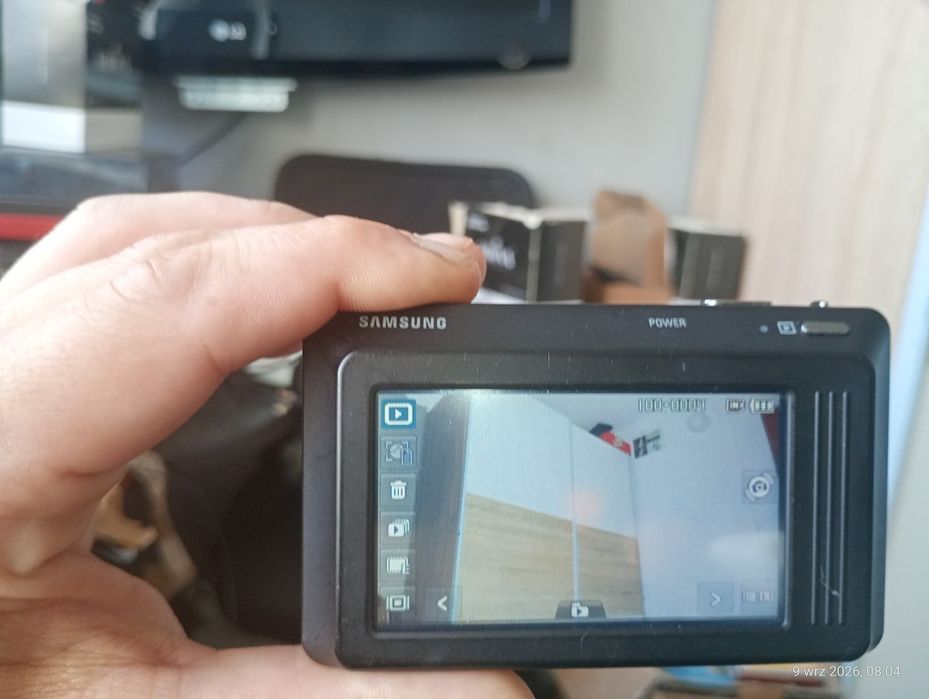 Aparat cyfrowy Samsung nie w pełni sprawny z funkcją selfie