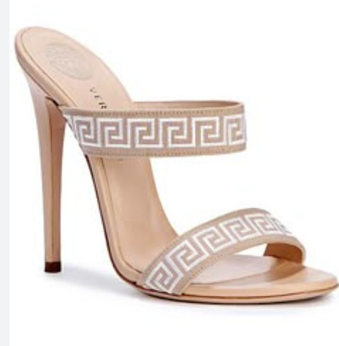 Жіночі босоніжки від бренду Versace