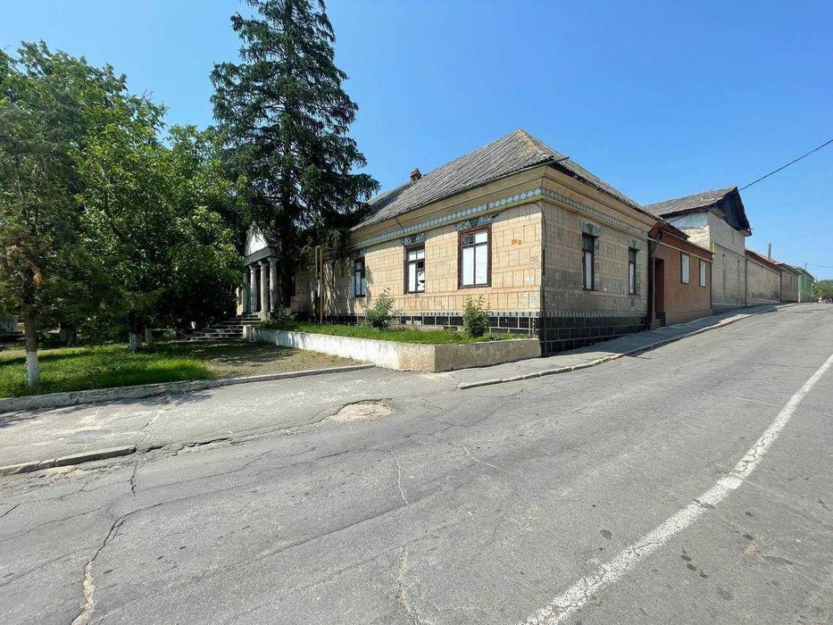 Продаж спеціального приміщення на вул. Героїв Майдану, площа 500 кв.м