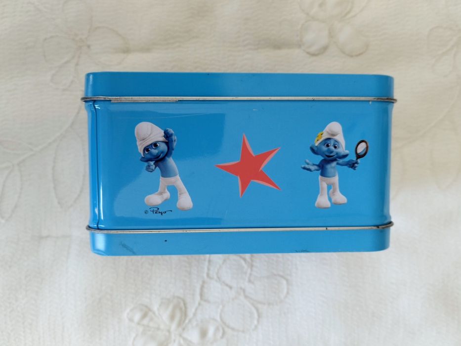 Caixa colecionável dos Smurfs.  mala metálica.  merendeira