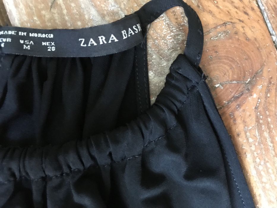 Damska czarna sukienka marki Zara rozmiar M
