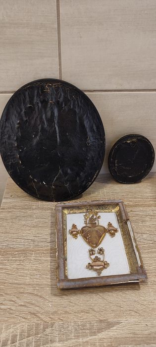 Relikwiarz relikwia praca klasztorna
