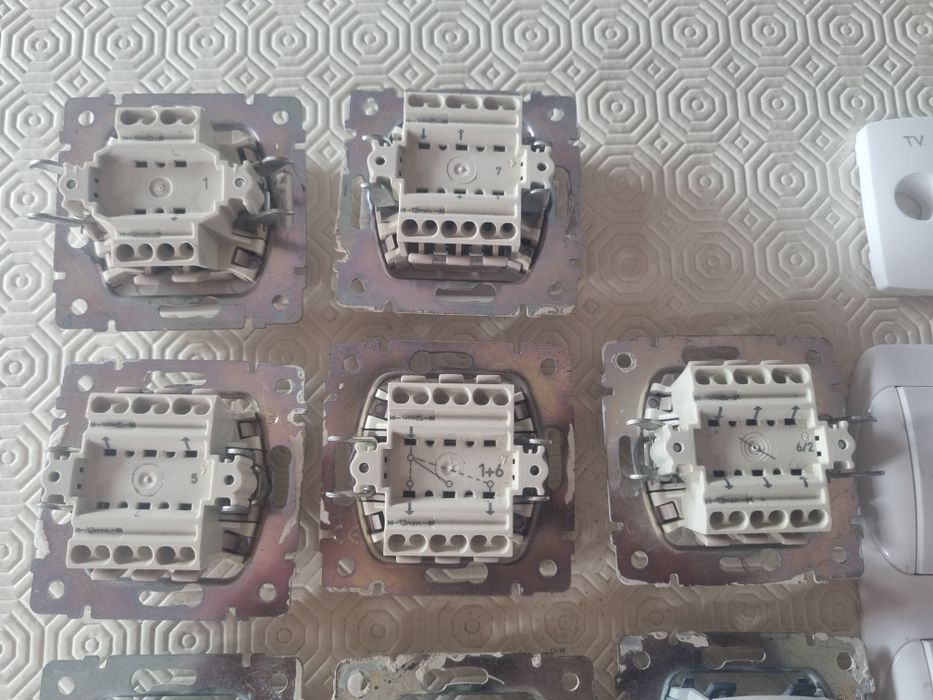 Interruptores e tomadas rj11 da Legrand
