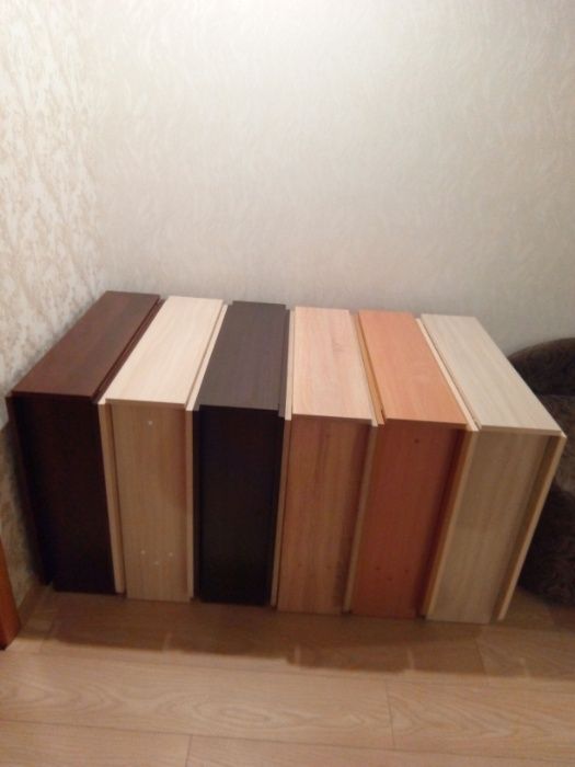 Стол - книжка новый