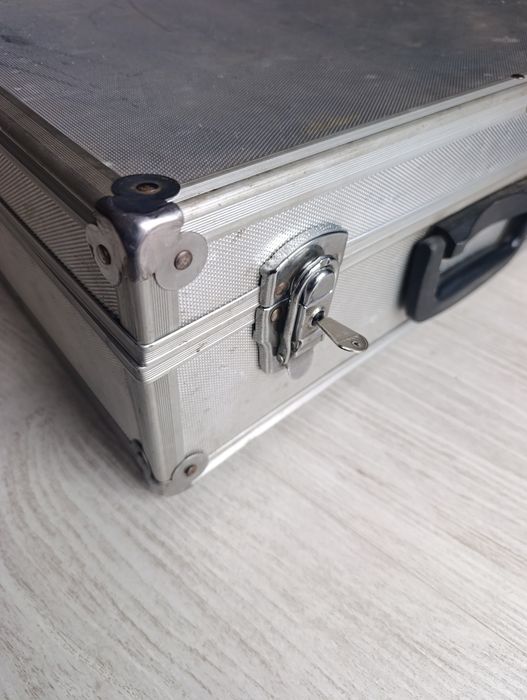 Walizka narzędziowa, kluczyk.