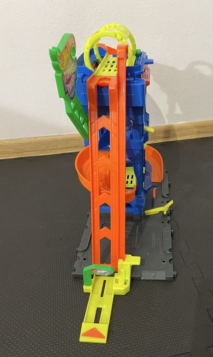 Zjeżdżalnia Hot Wheels Myjnia odjazdowe zakręty garaż