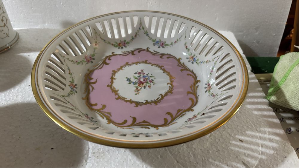 Pequena fruteira com três pés Artibus