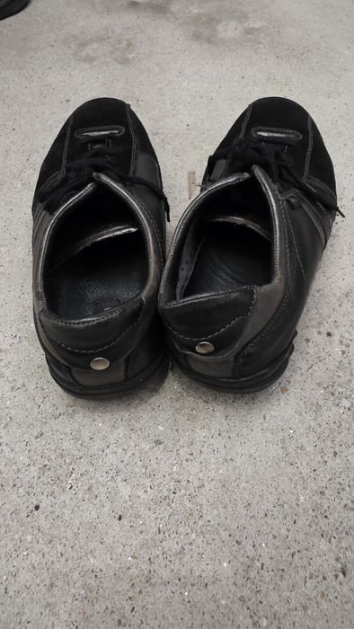 Sapatos decenio usados