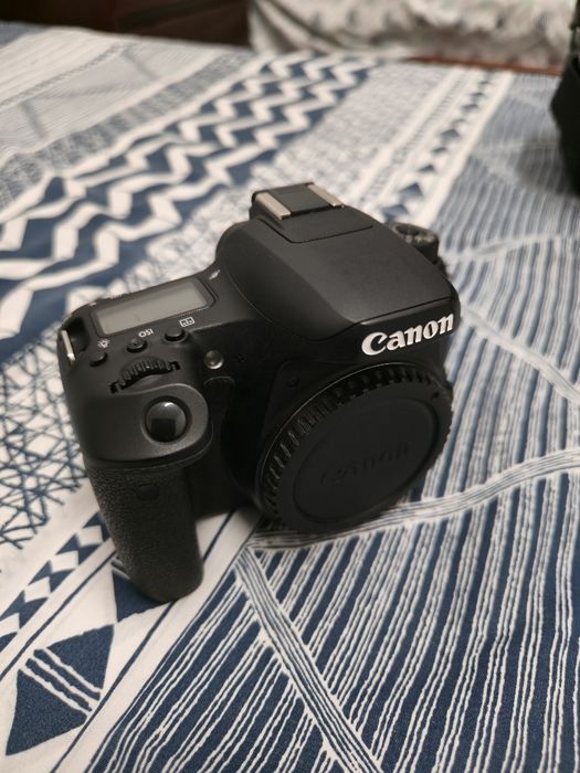 Canon 66D Completa com 2 Lentes - Excelente Estado
