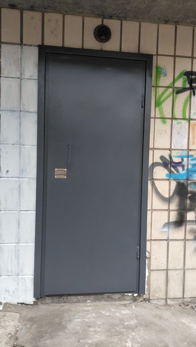 Вхідні двері у під'їзд з кодовим замком/Двері металеві від виробника