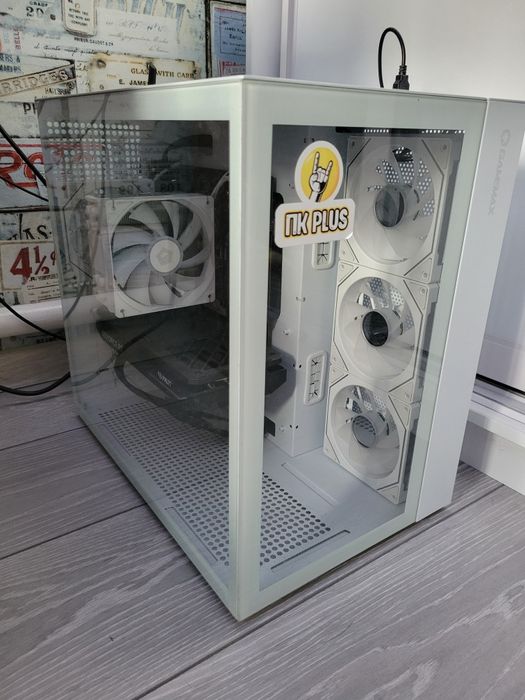 Ігровий комп'ютер з монітором