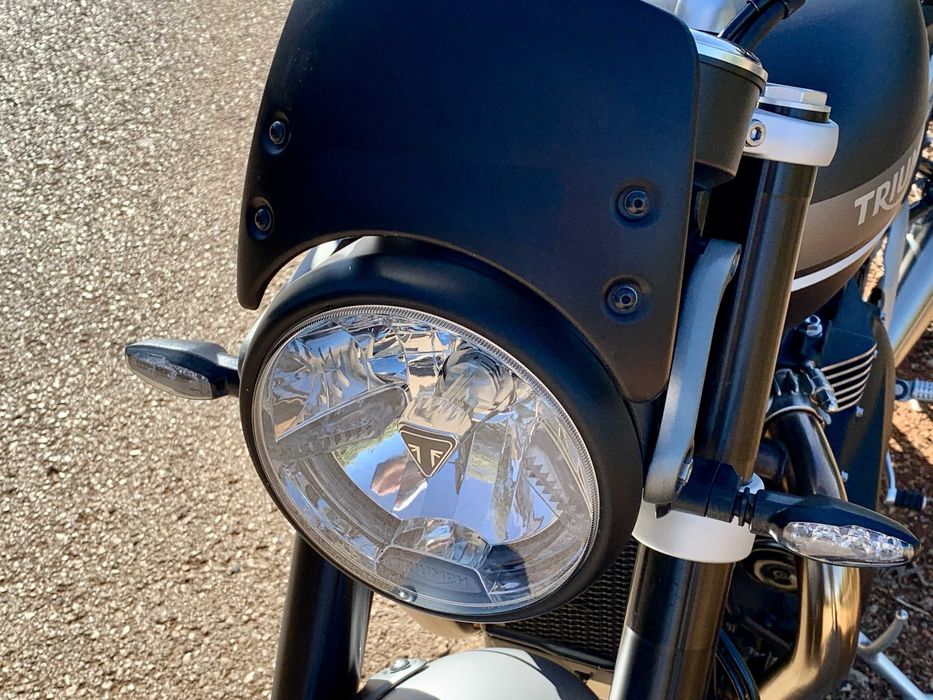 Rizoma fly screen em alumínio preto Triumph