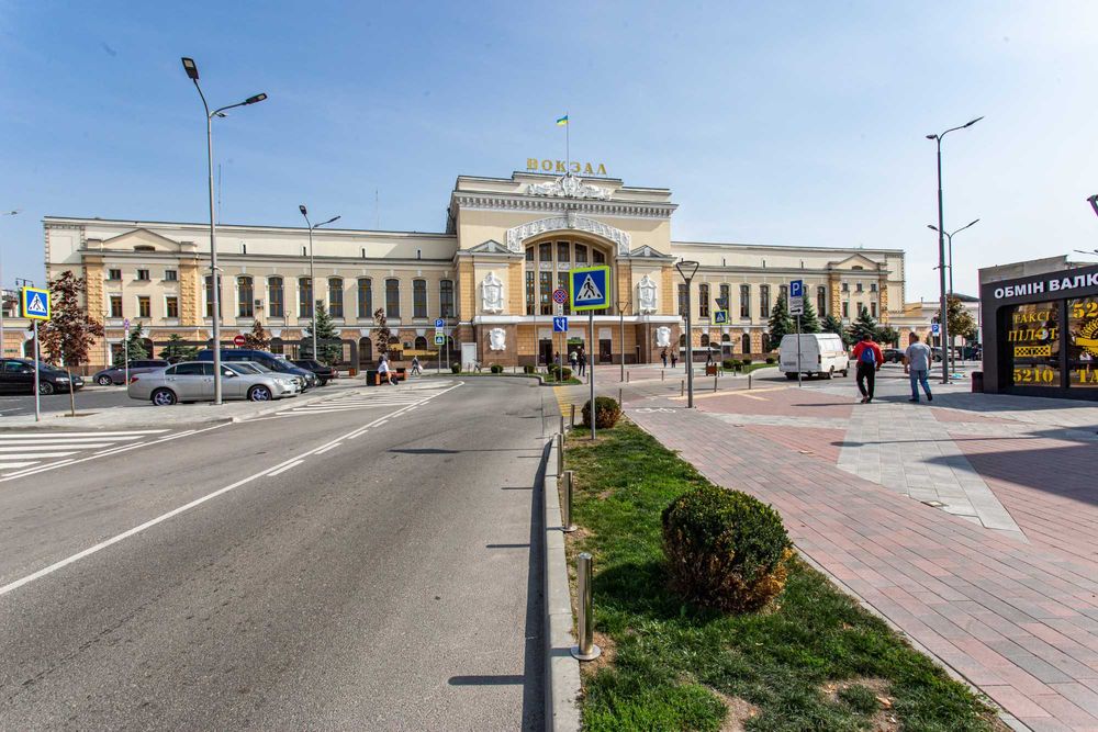 Центр. Вул. Б. Хмельницького 17. 2 кімнати. Квартира подобово