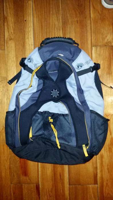 Mochila DECATHLON preta/cinza/amarelo