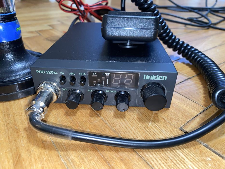 CB radio z anteną
