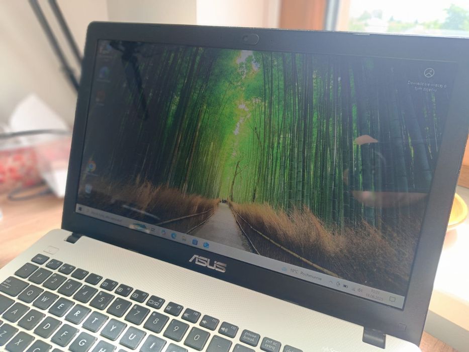 Laptop ASUS F550L