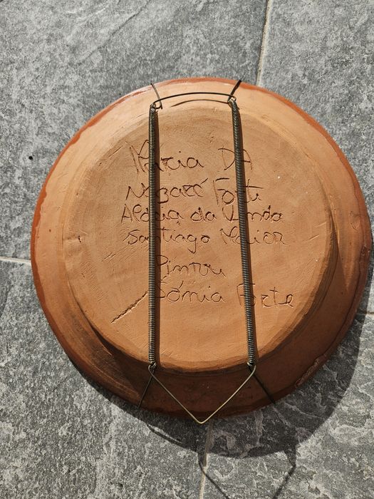 Pratos de barro decorativos