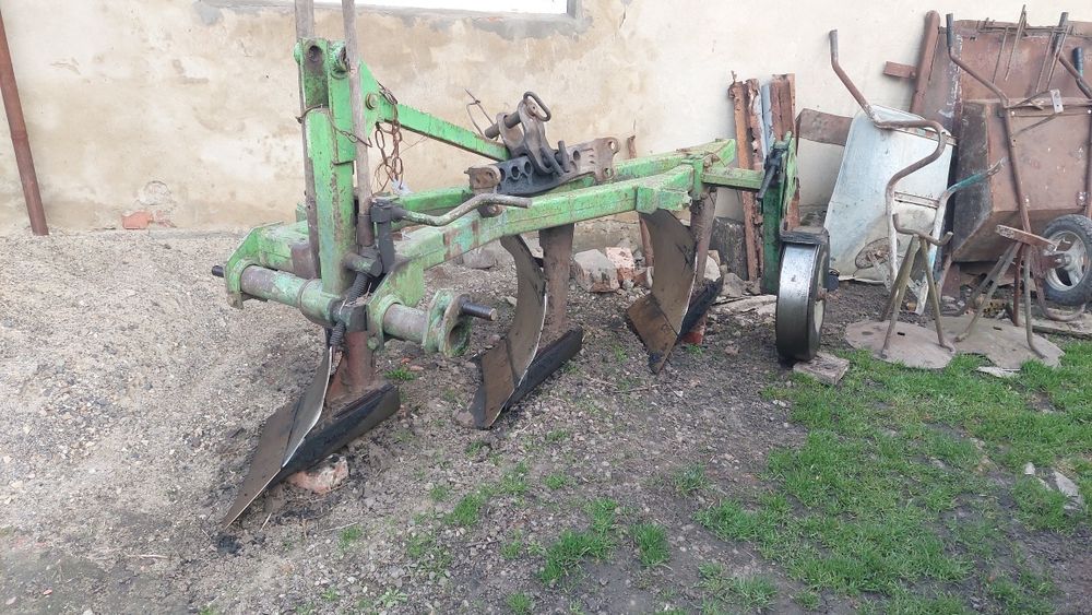 Продам плуг Бомет 3.30