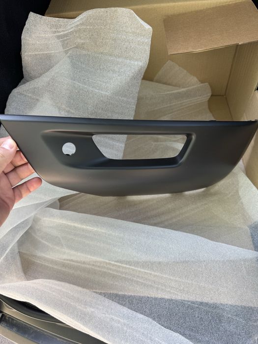 частина бамперу LR045053