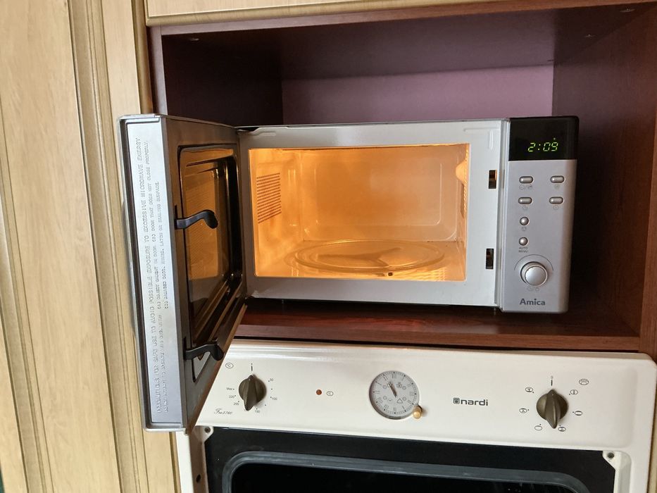 Sprzedam Piekarnik Retro NARDI plus Mikrofalówkę