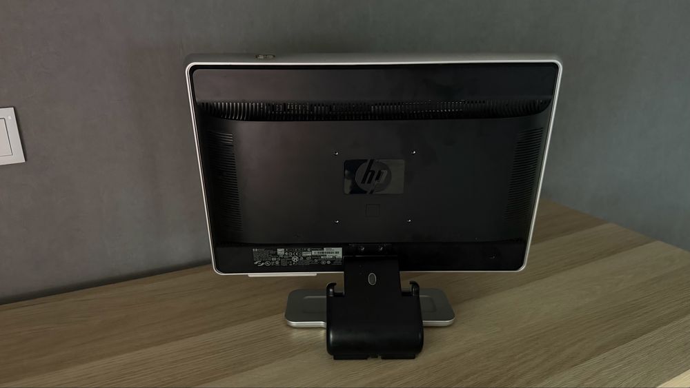 Bundle Informática HP + Monitor + Cabos e Adaptadores