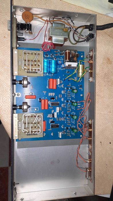 Crossover áctivo JBL