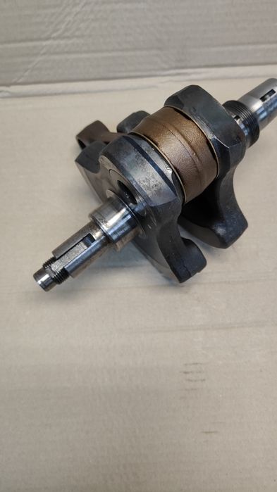 Suzuki DR 650 wał korbowy