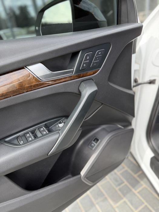 Audi Q5 2017 VIN WA1ANAFY5J2020110 фото оголошення 16 з 19