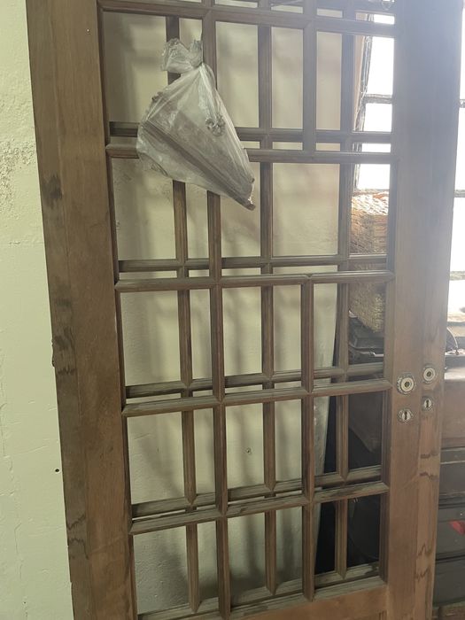 2 portas sem janelas