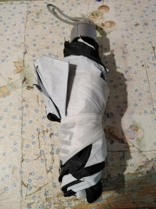 Vendo chapéu de chuva bom estado