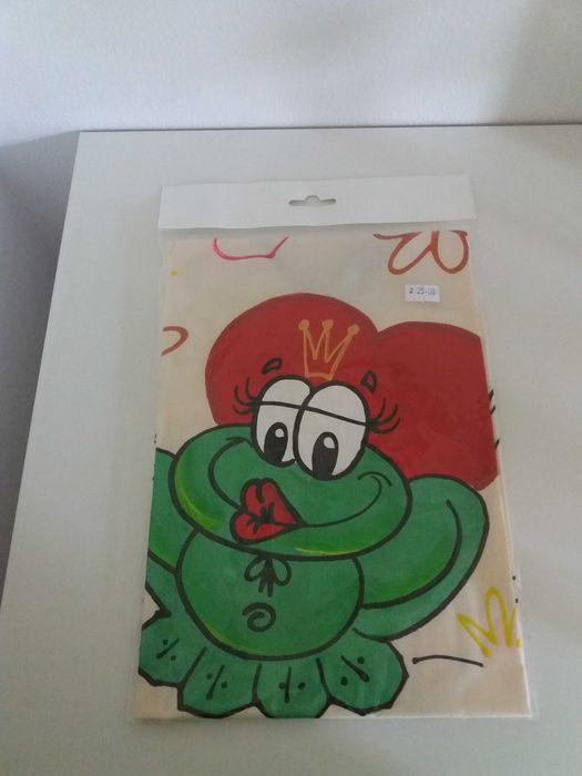 Fartuszek ręcznie malowany "Lepiej całuję niż gotuję" żaba z sercem