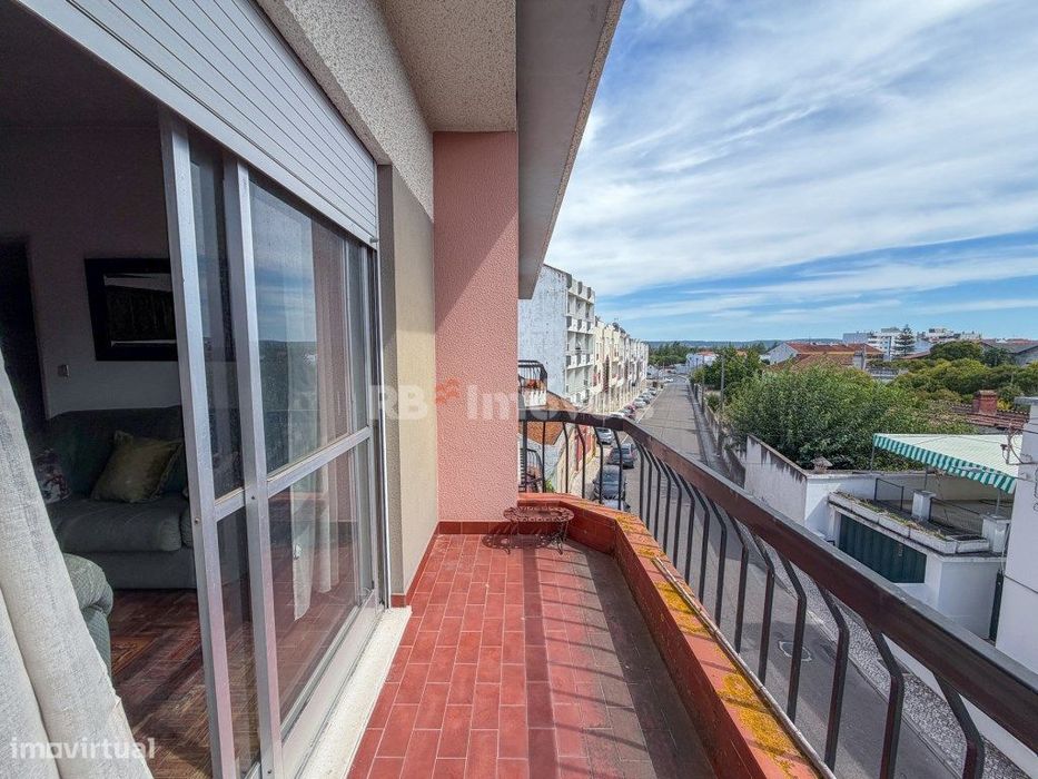 Apartamento T2 c/ Varanda - no Entroncamento
