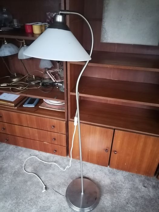 Candeeiro de pé alto