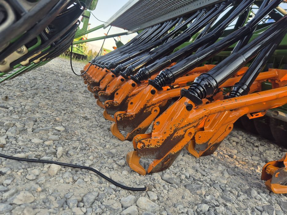 Amazone AD 303 KG KW 303 zestaw uprawowo siewny  nadbudowany d9  3m